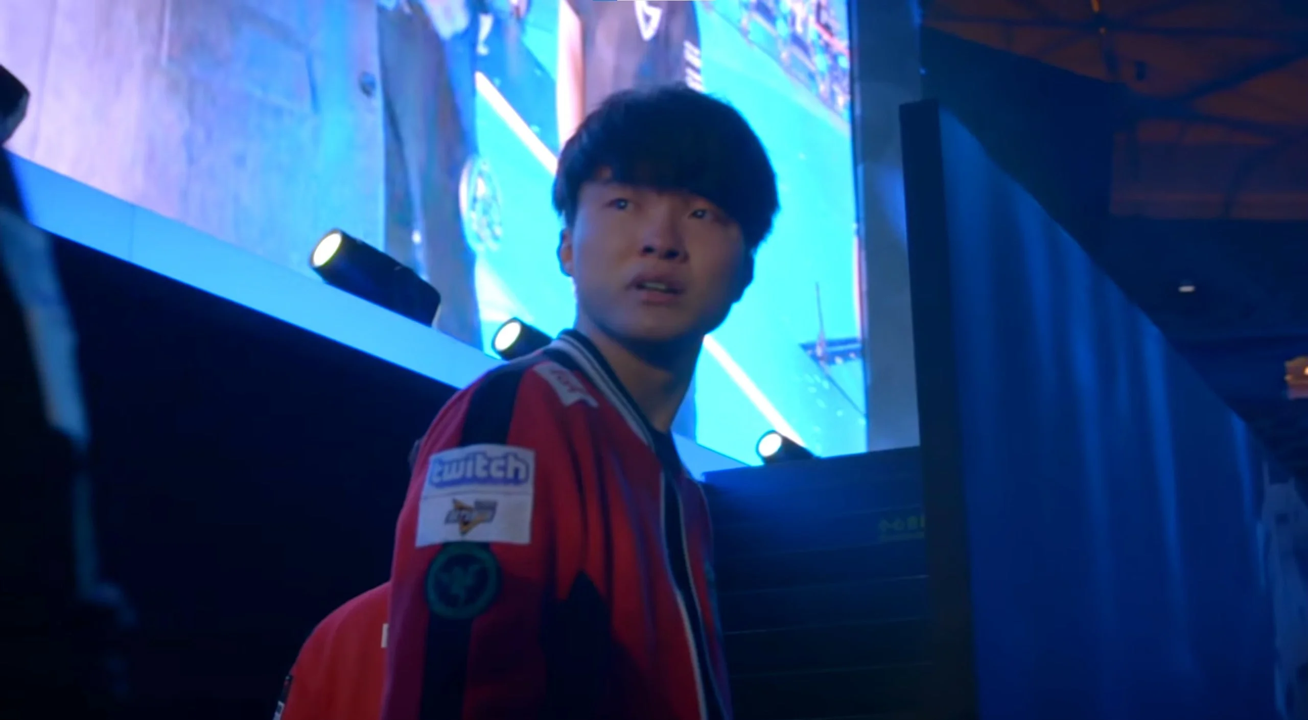 Faker重要时刻比赛局势复杂，DWG带队取胜！全场沸腾不已的简单介绍