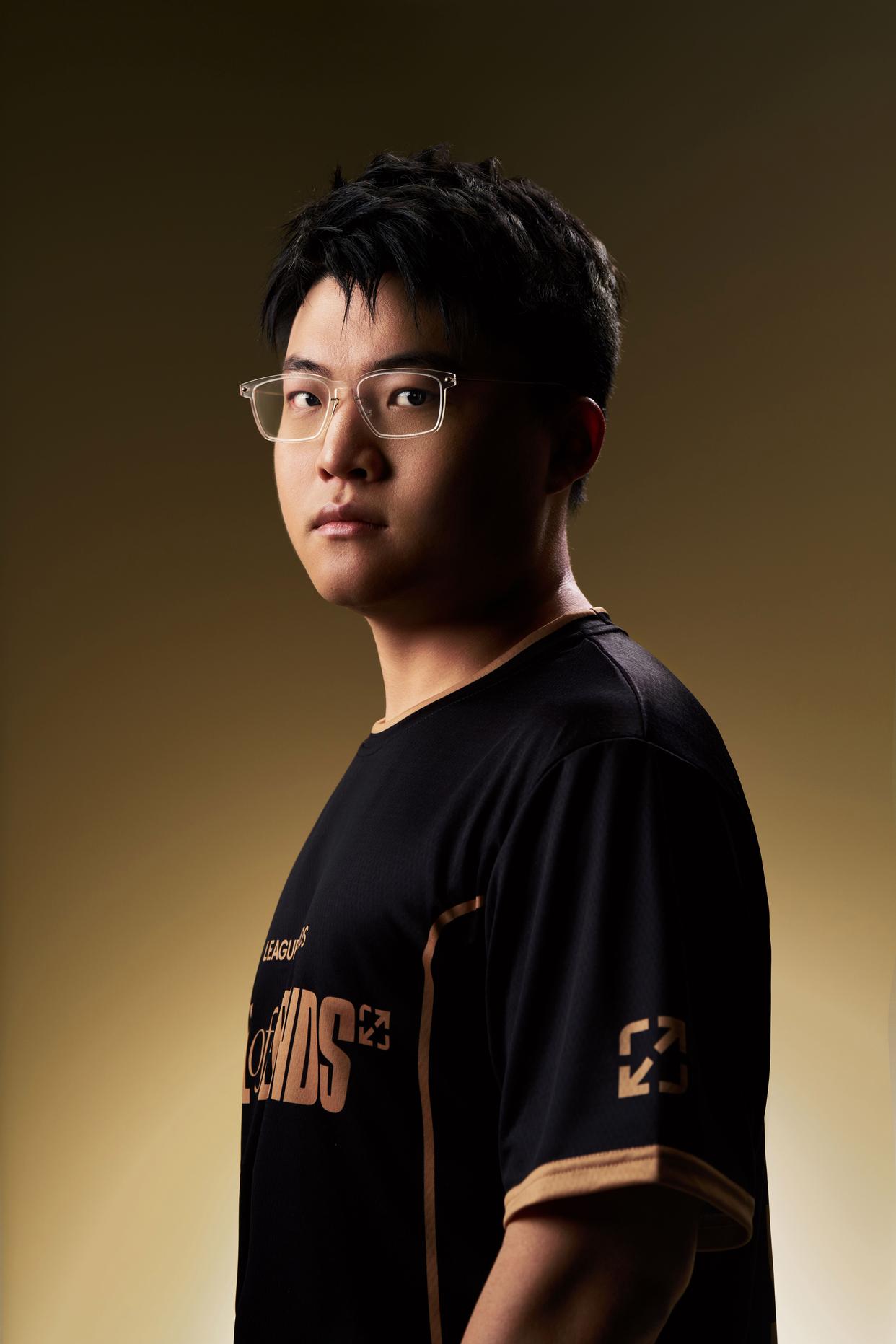 关于Uzi新星爆冷表现突出，切尔西前途光明！引发球迷热议的信息