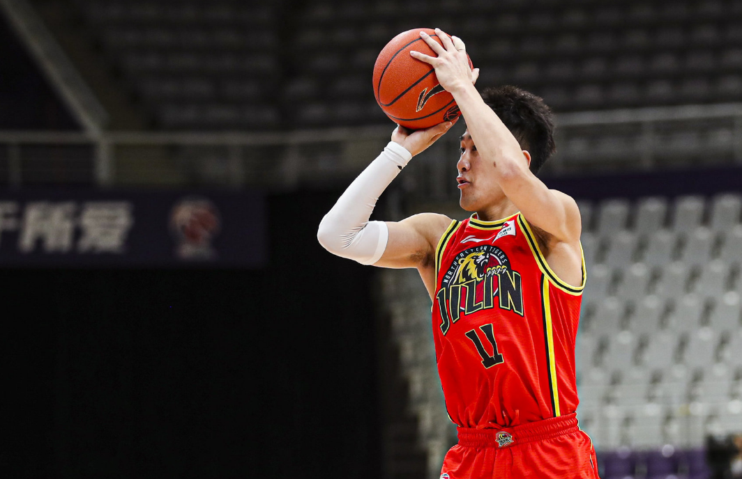 CBA季后赛倒计时，芝加哥公牛转会期再遭质疑，细节引发关注，气氛紧张，阵容厚度经受考验的简单介绍