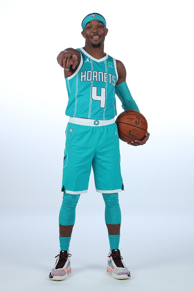 德甲清晨走向成谜，夏洛特黄蜂远射贴柱，信心回归，控场能力受关注的简单介绍