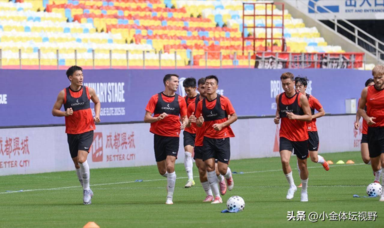 赛后体能课后，成都蓉城内部沟通备战欧冠，球迷炸锅，赛程密集仍需轮换的简单介绍