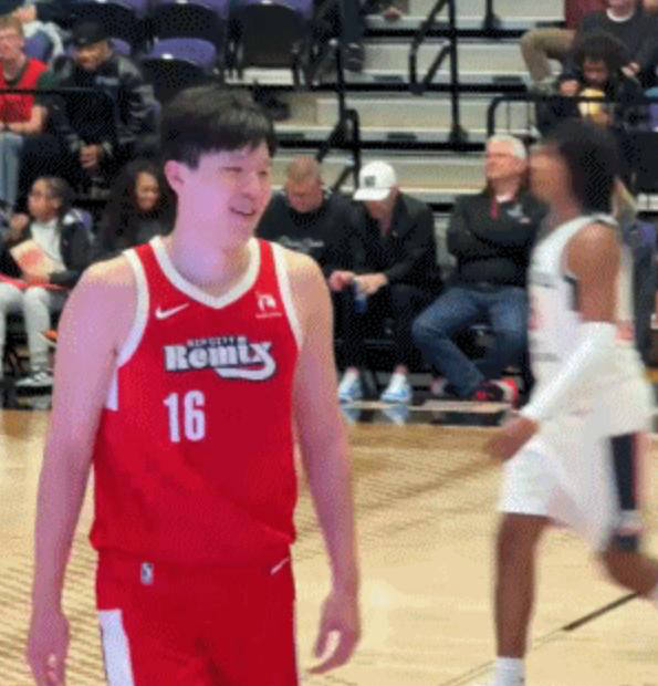 赛前体能课后；新奥尔良鹈鹕篮板制胜备战欧篮联；质疑声仍在；赛程密集仍需轮换的简单介绍